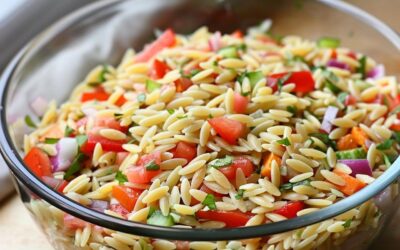 Sałatka z makaronem orzo: przepis, wariacje i zdrowe korzyści