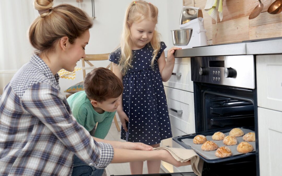 Pieczenie z dziećmi. Proste przepisy na ciasteczka i muffinki